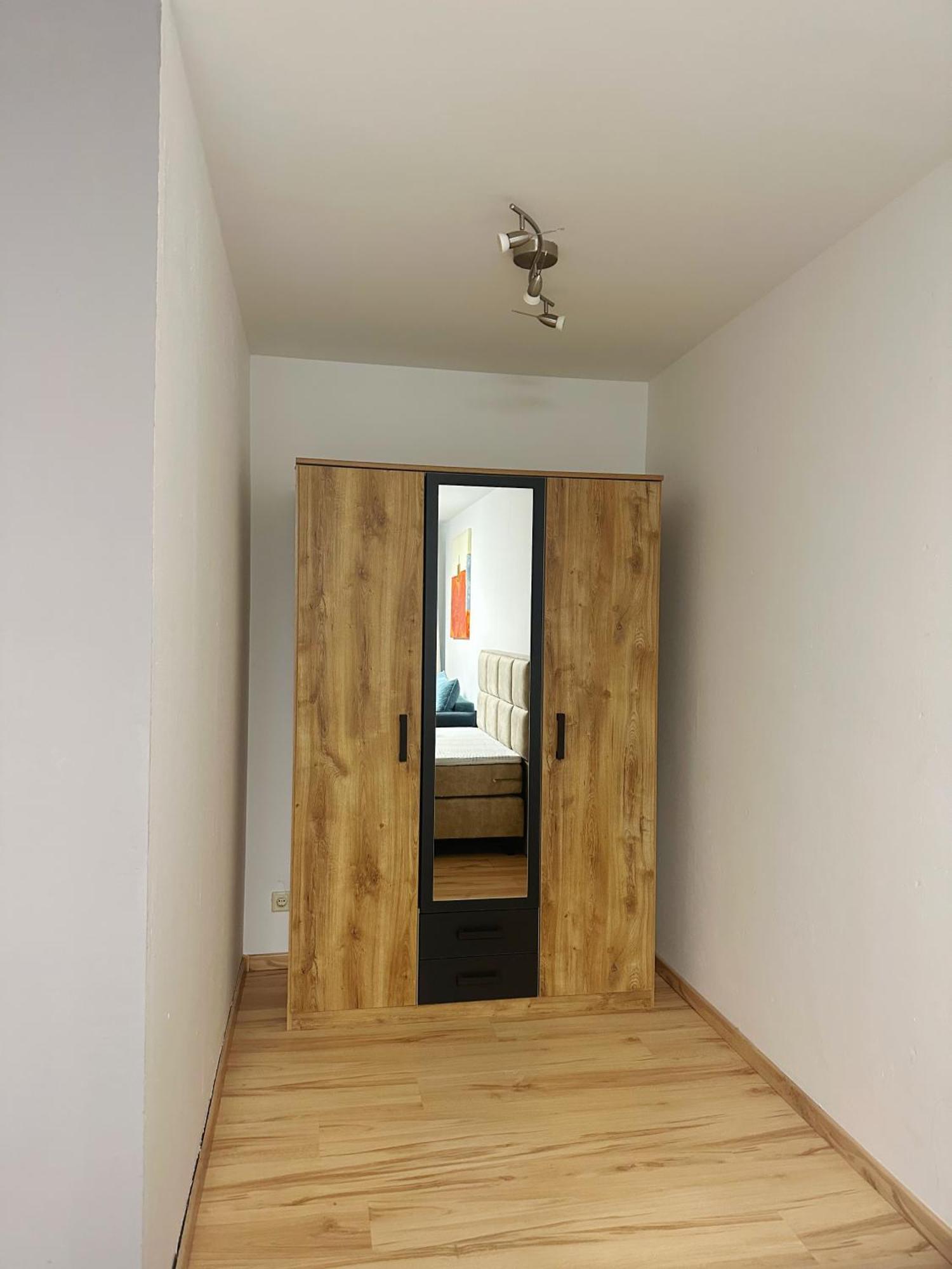 Messe Flughafen Nah Mit Waschmaschine Apartment Dusseldorf Luaran gambar