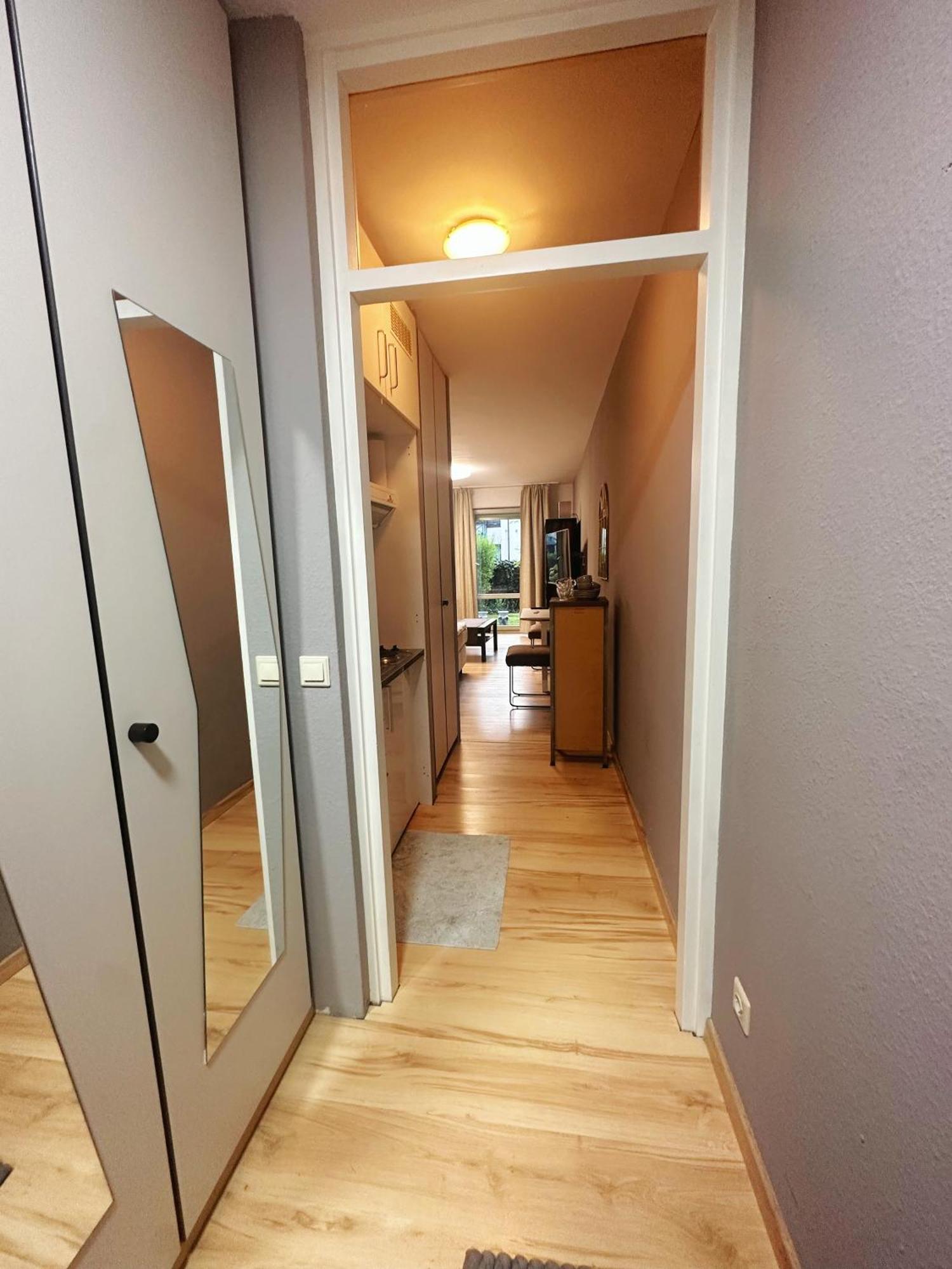 Messe Flughafen Nah Mit Waschmaschine Apartment Dusseldorf Luaran gambar